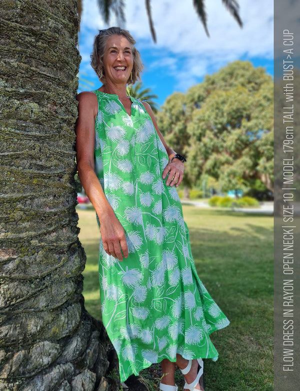 Flow dress sewn in green rayon